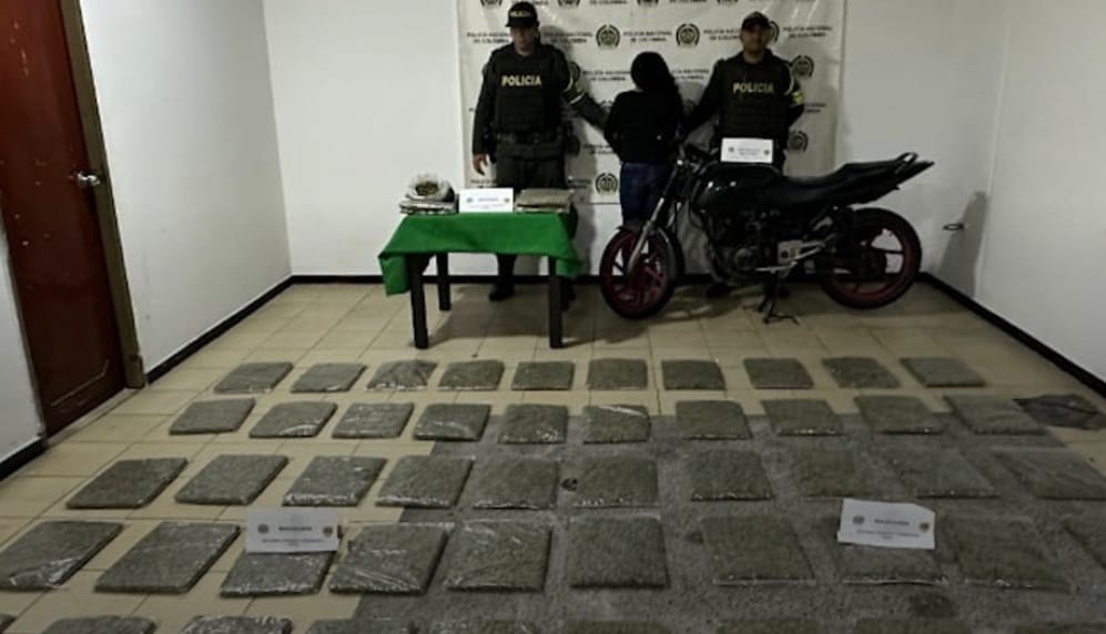 Mujer intentó escapar con 33 kilogramos de marihuana creepy