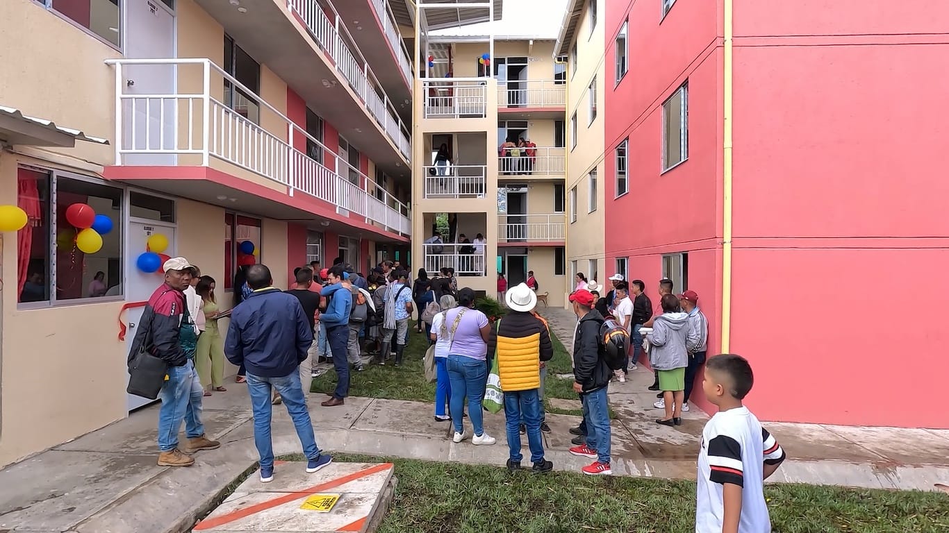 Más de 200 damnificados reciben viviendas en Rosas, Cauca