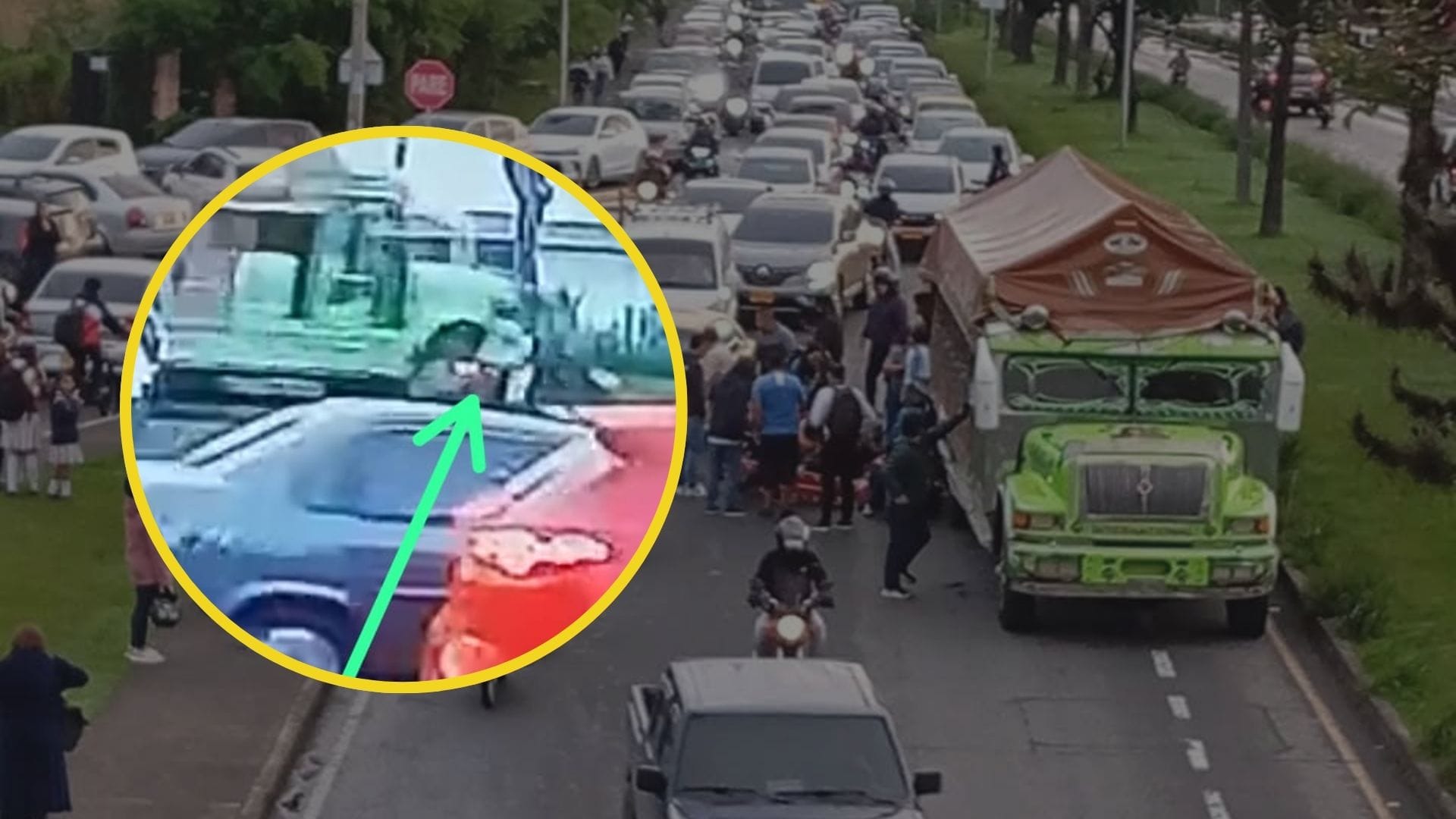 Estas son las imágenes del accidente entre una chiva y una motocicleta en Popayán