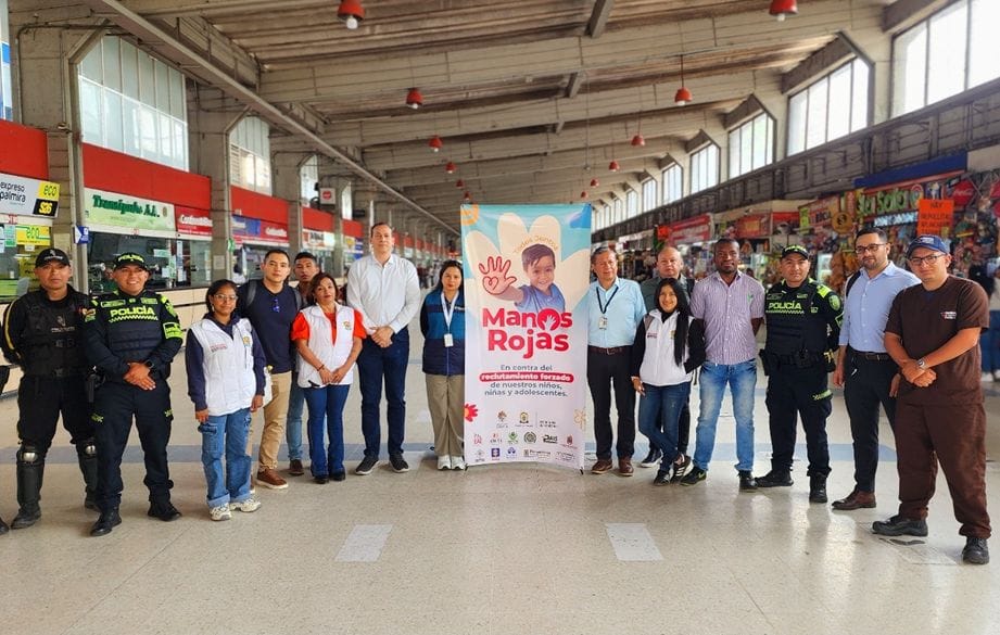 La Policía y la alcaldía iniciaron la Semana de las Manos Rojas para prevenir el reclutamiento niños, niñas y adolescentes