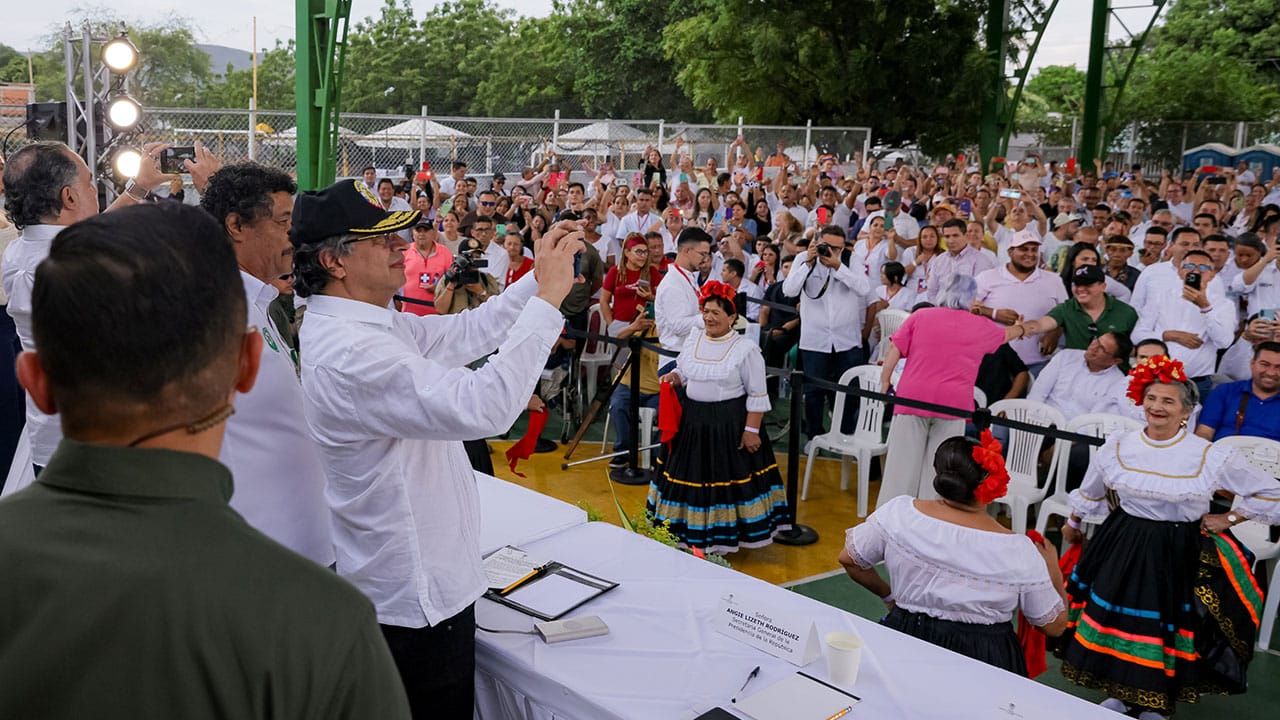 ‘Deje de traquetear, haga la paz con el pueblo de Colombia’: Presidente Gustavo Petro al Eln