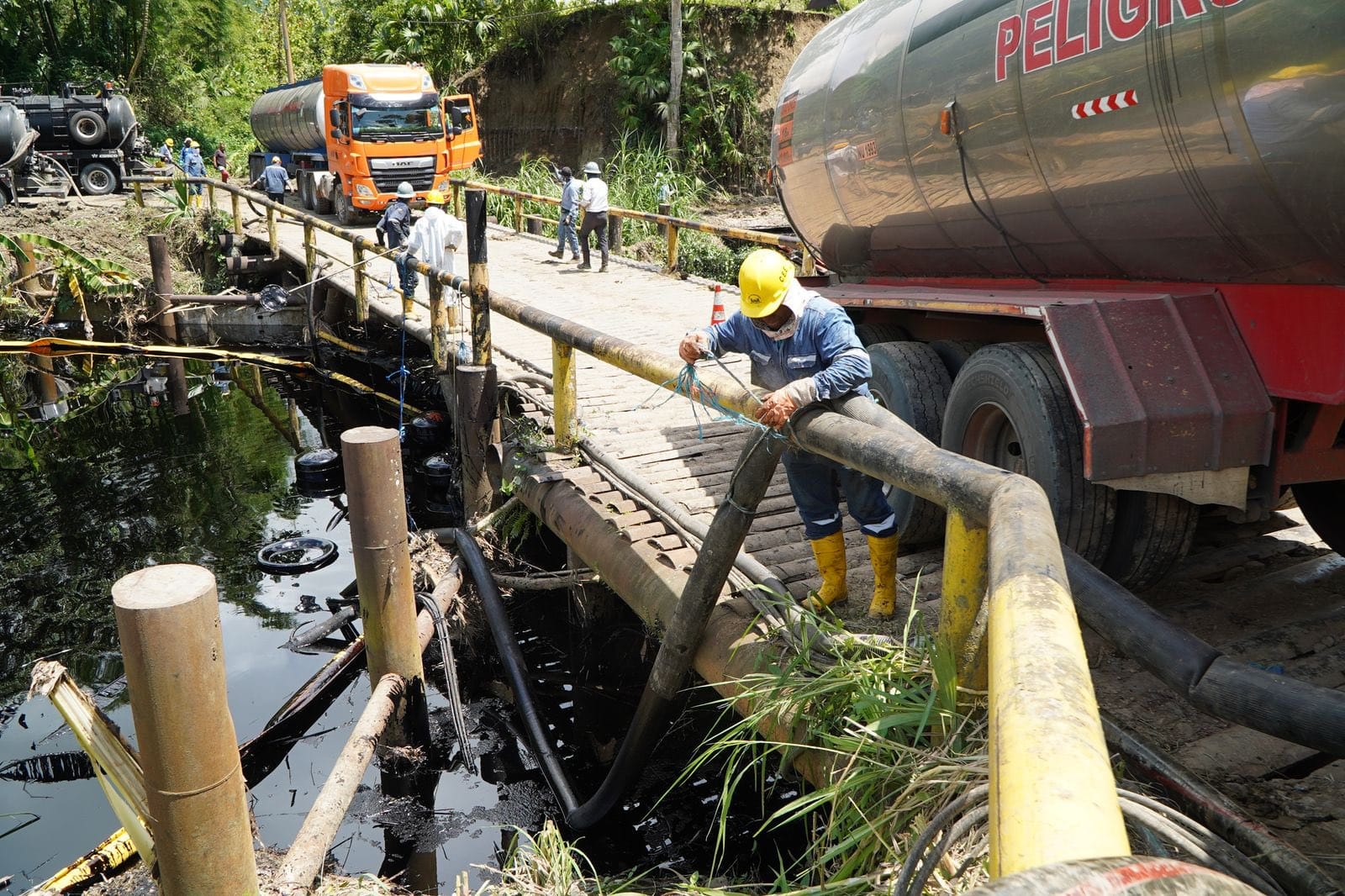 Catástrofe ambiental en Ecuador: Derrame de petróleo  contamina río Esmeraldas y deja a comunidades afros devastadas