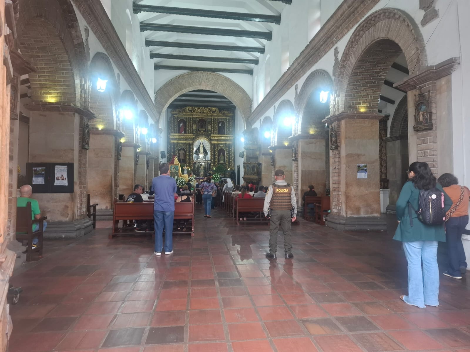 Destacan las labores de los policías por la seguridad en las iglesias de Popayán