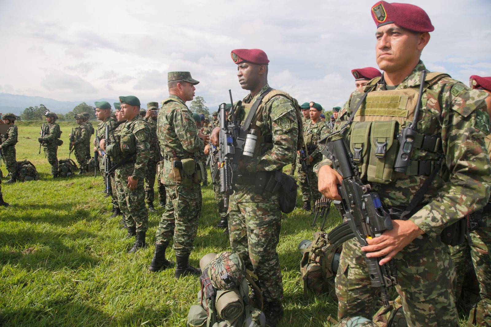 Ejército refuerza ofensiva contra grupos armados en El Tambo, Cauca: llegan más de 400 soldados