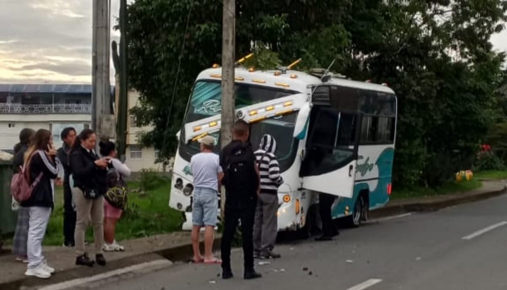 Vídeo: otra buseta de servicio público se quedó sin frenos en Popayán