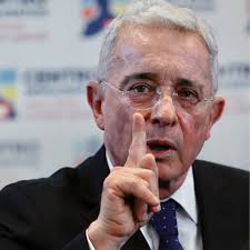 La justicia colombiana ordena continuar el juicio contra el expresidente y líder del Centro Democrático Álvaro Uribe