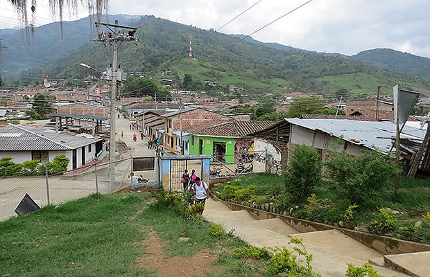 Se desangra el Cauca: una persona murió en los intensos combates entre la Dagoberto Ramos de las Farc y el frente 57 Yair Bermúdez en Toribío