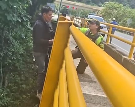 Acción heroica: patrullera le salvó la vida a un hombre que intentó suicidarse