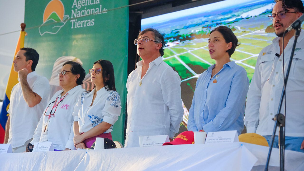 "Existe la posibilidad de que los ricos y políticos tradicionales de Colombia se unan a un gran acuerdo nacional": presidente Gustavo Petro