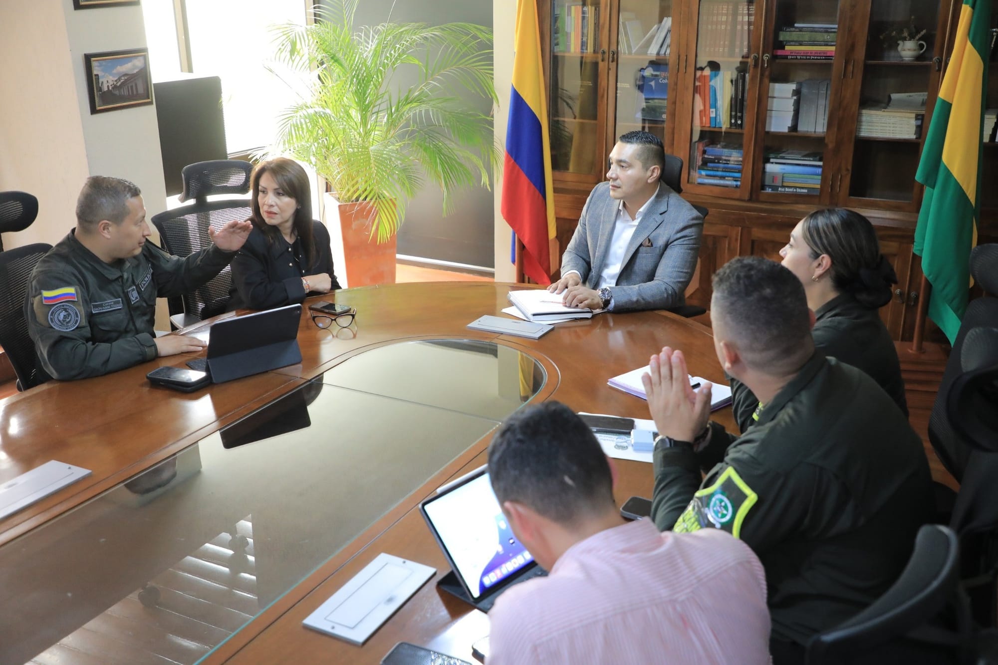 Gobernador del Cauca lideró reunión para definir hoja de ruta que refuerce la seguridad en la vía Panamericana