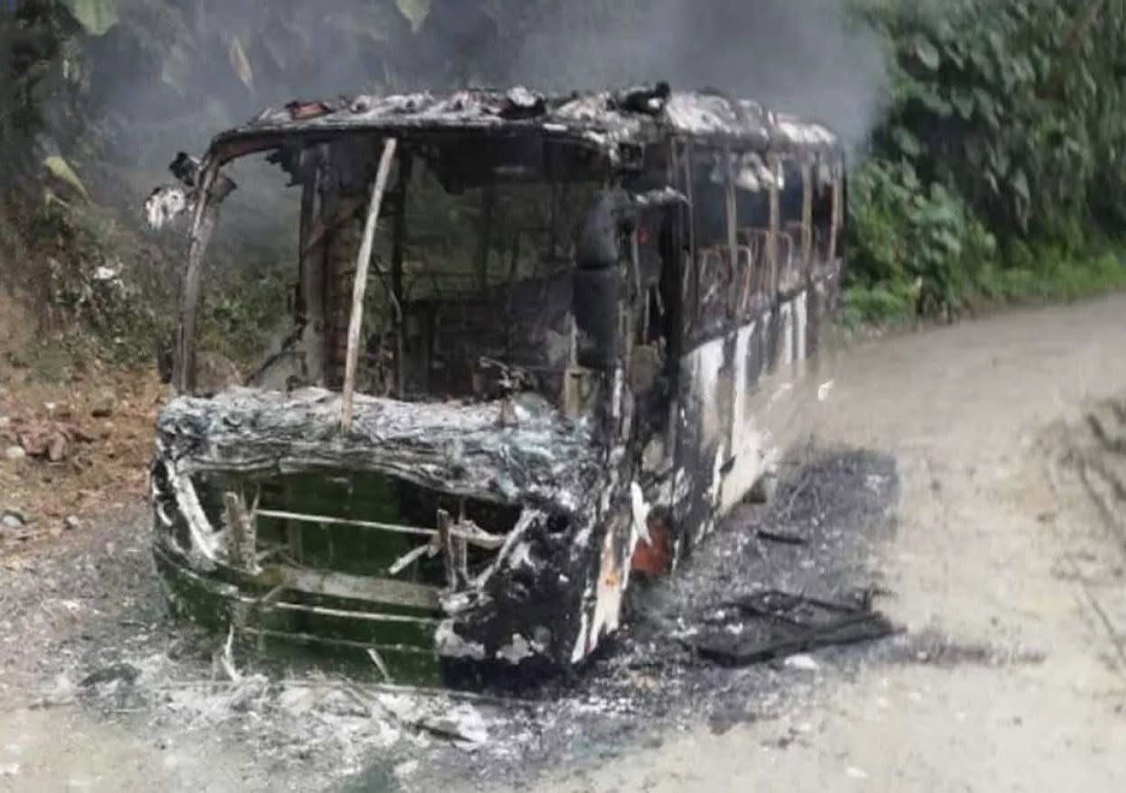 Queman bus que transportaba niños futbolistas entre el Cauca y Valle