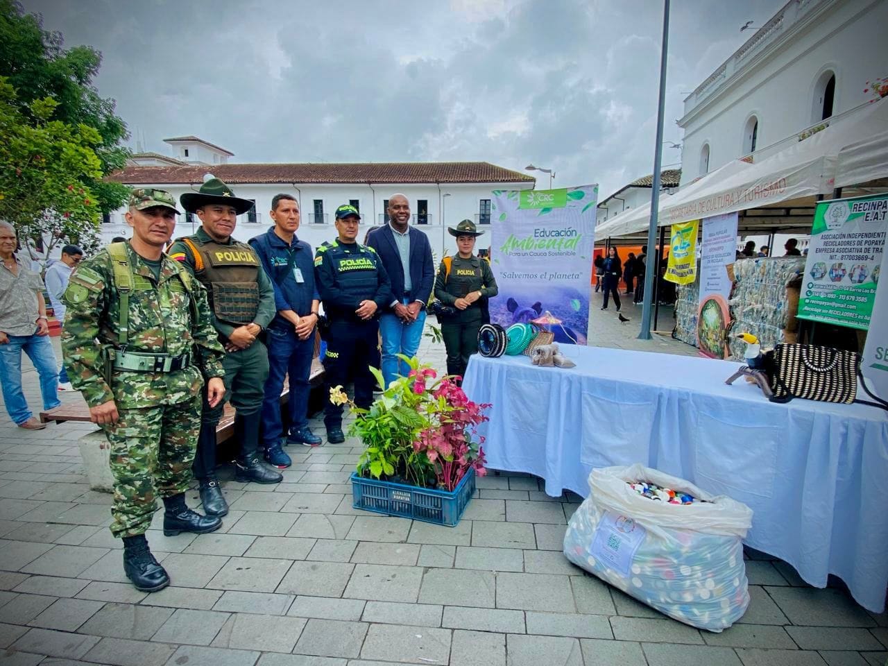 La Policía Nacional se une a la conmemoración del Día Internacional del Reciclaje en Popayán