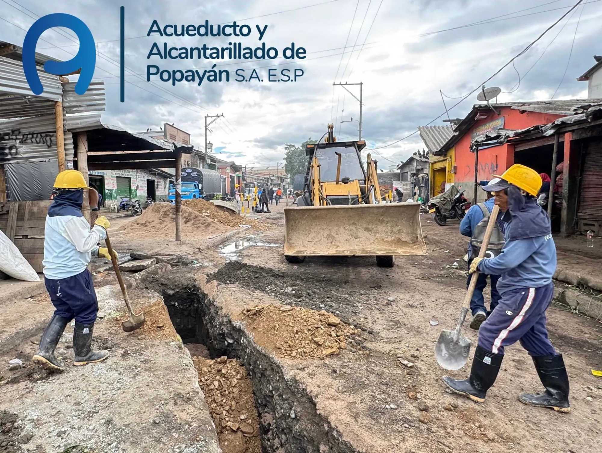 Avanza cambio de tubería en la plaza de mercado del barrio Bolívar para prevenir inundaciones