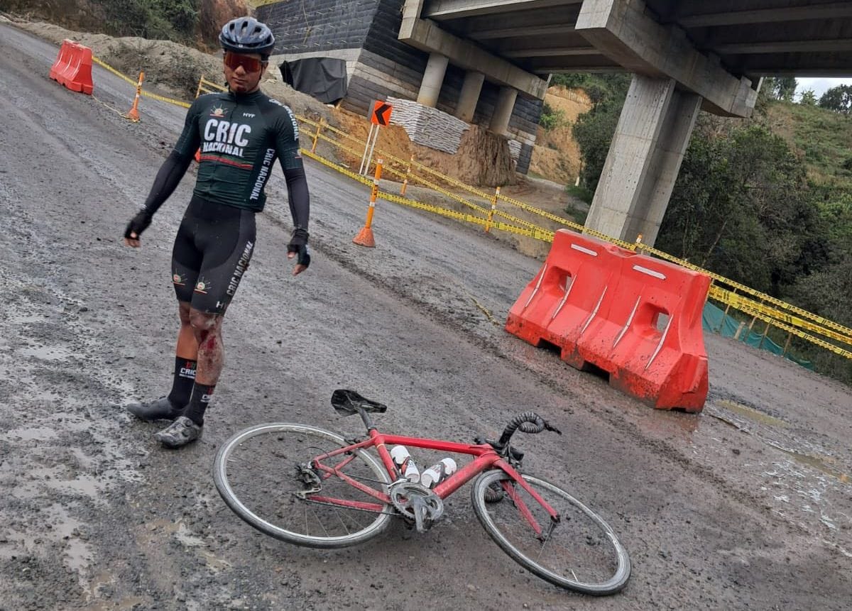 Conductor arrolló ciclista del Equipo Cric Nacional y después se fugó