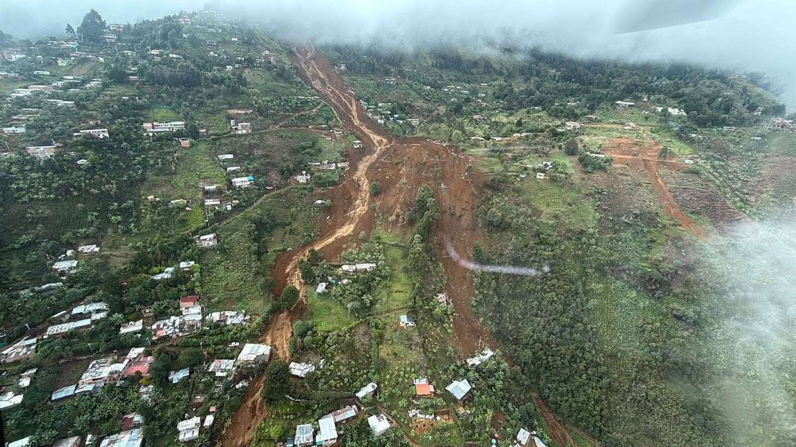 Continúa la atención de las familias afectas por el deslizamiento entre Medellín y Bello