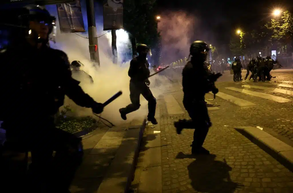 Dos muertos y cientos de capturados en Francia durante los disturbios durante los festejos por la victoria del PSG en la Champions League