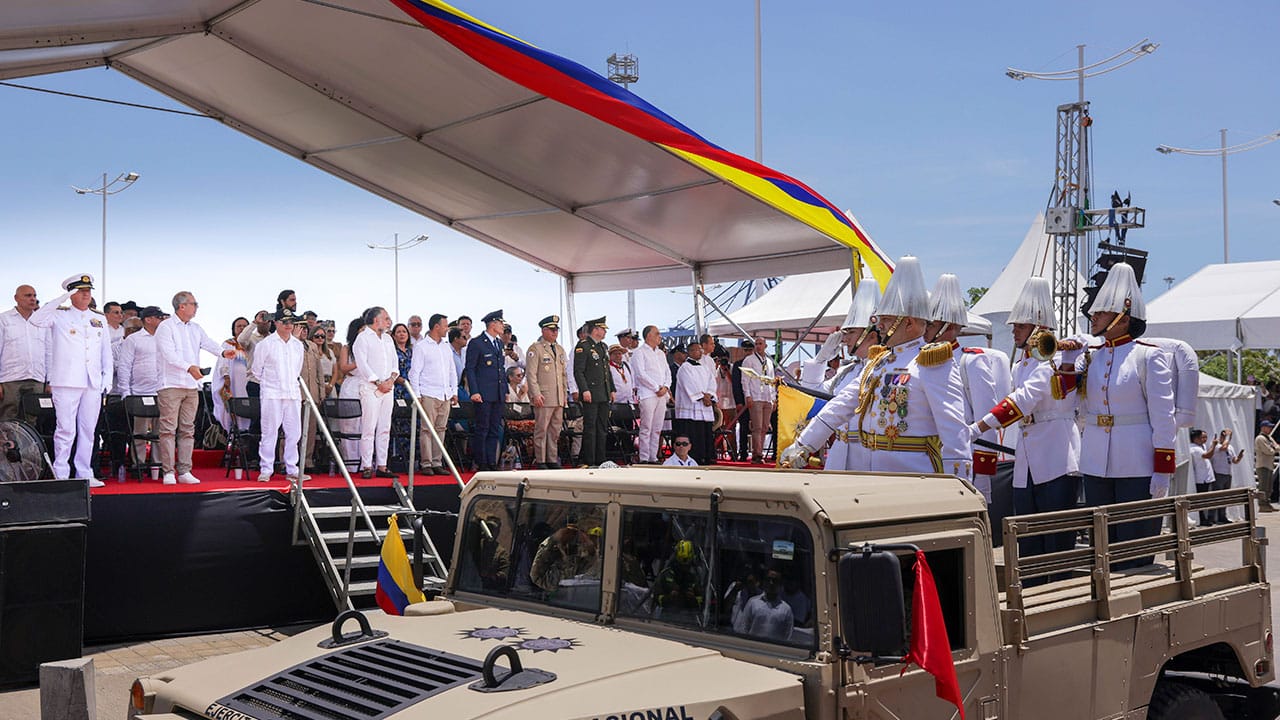 ‘Que el tren que hoy transporta carbón, transporte pasajeros’: presidente Petro