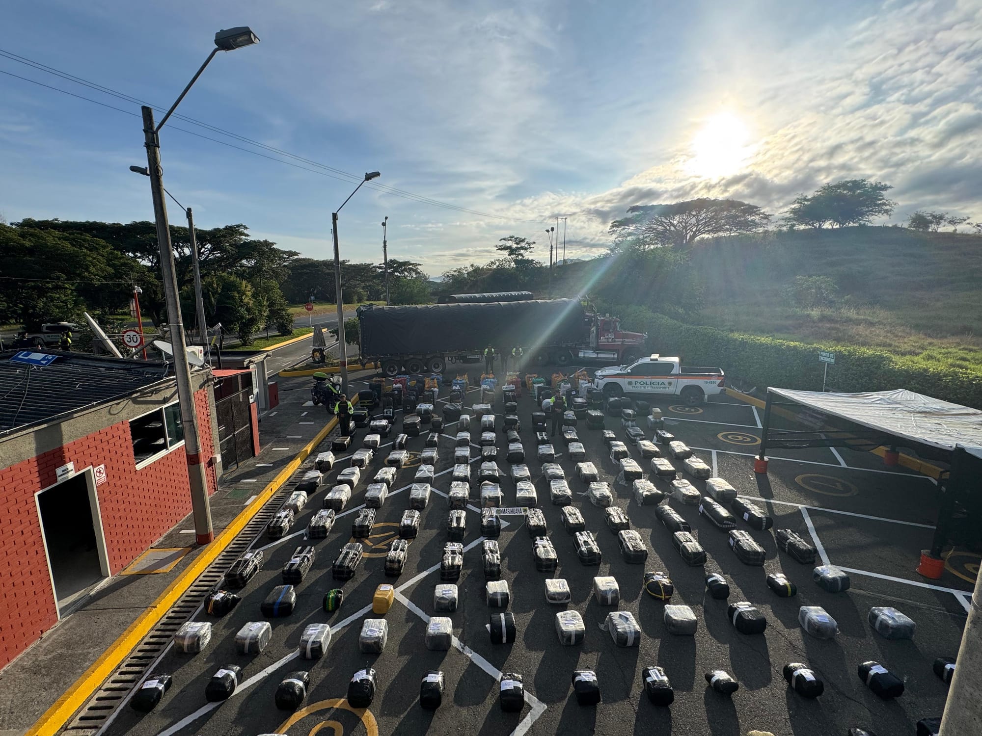 Capturado sujeto que transportaba cerca de 5 toneladas de marihuana ocultas en un tractocamión