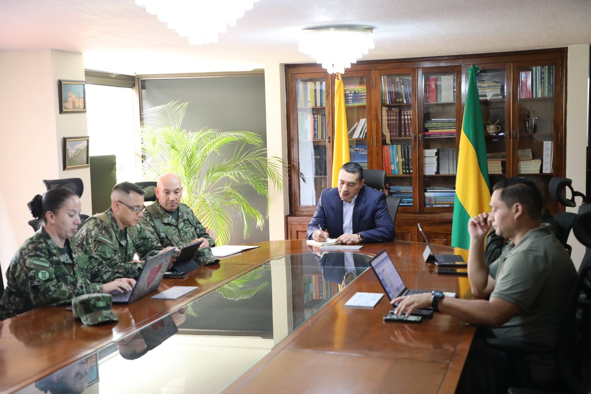 Gobernador del Cauca lidera Mesa de Seguridad para enfrentar situación de orden público en el sur del departamento