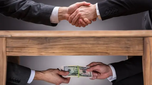 Ni Uribe ni Petro: la corrupción sigue siendo el poder que gobierna a Colombia