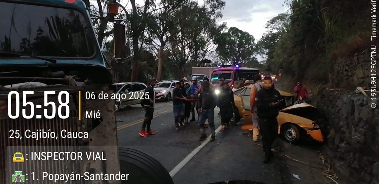 Accidente entre un taxi y camión paraliza la vía Panamericana en Piendamó, Cauca