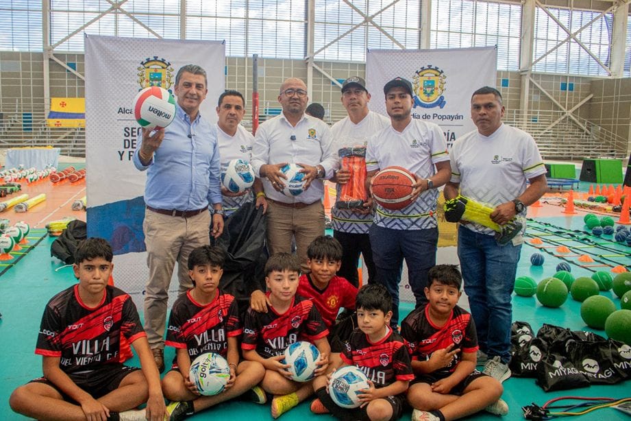 Más de 1.500 niños y niñas de Popayán reciben implementos deportivos para fortalecer su formación