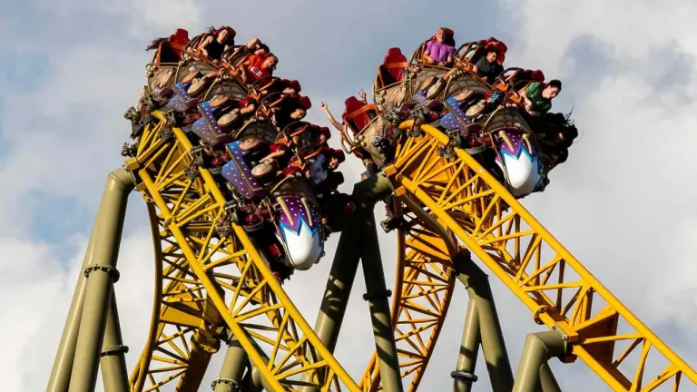 Hombre muere tras subir a la nueva montaña rusa de reconocido parque de Universal