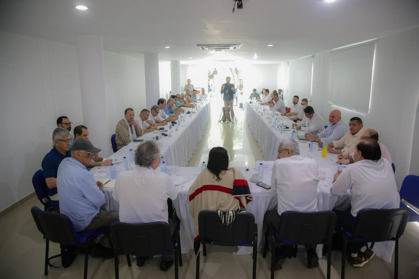 Presidente Gustavo Petro lidera en Valledupar reunión con 'exparas' para definir hoja de ruta para terminar el proceso de Ralito