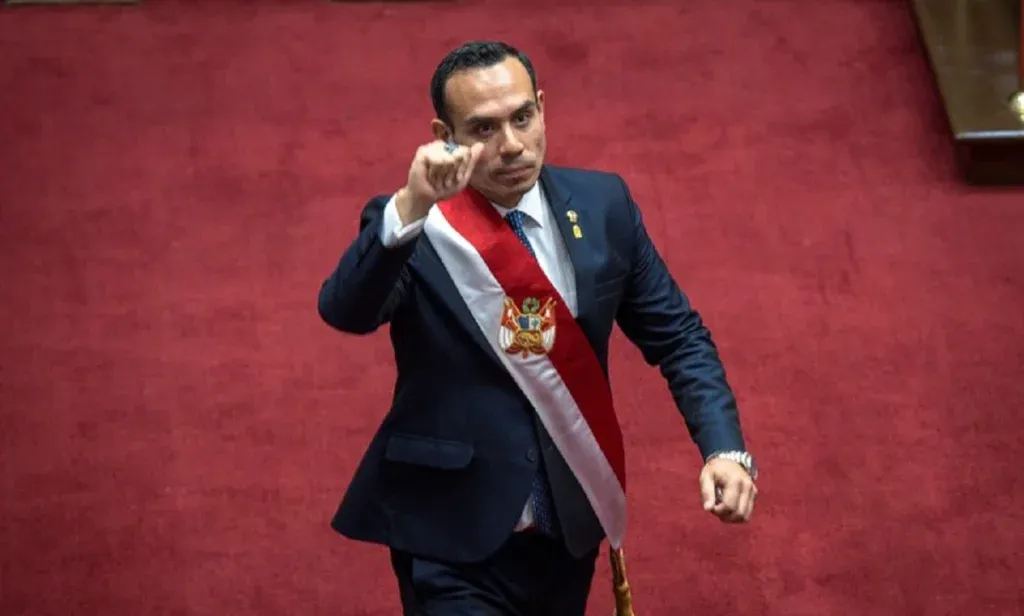 En Perú: José Jerí asume la presidencia de Perú tras vacancia de Boluarte