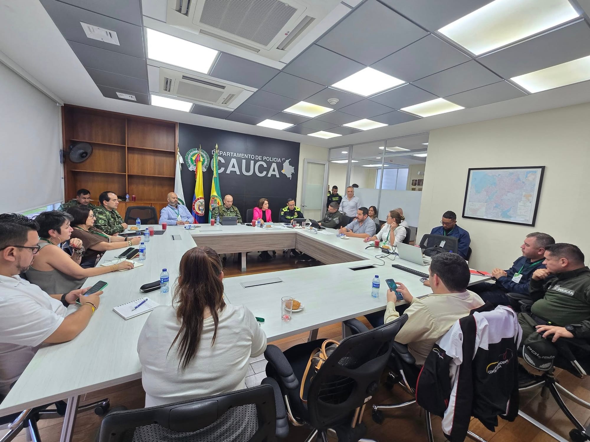Gobernación del Cauca lidera articulación estratégica con la Fuerza Pública y el Sector Gremial del Cauca