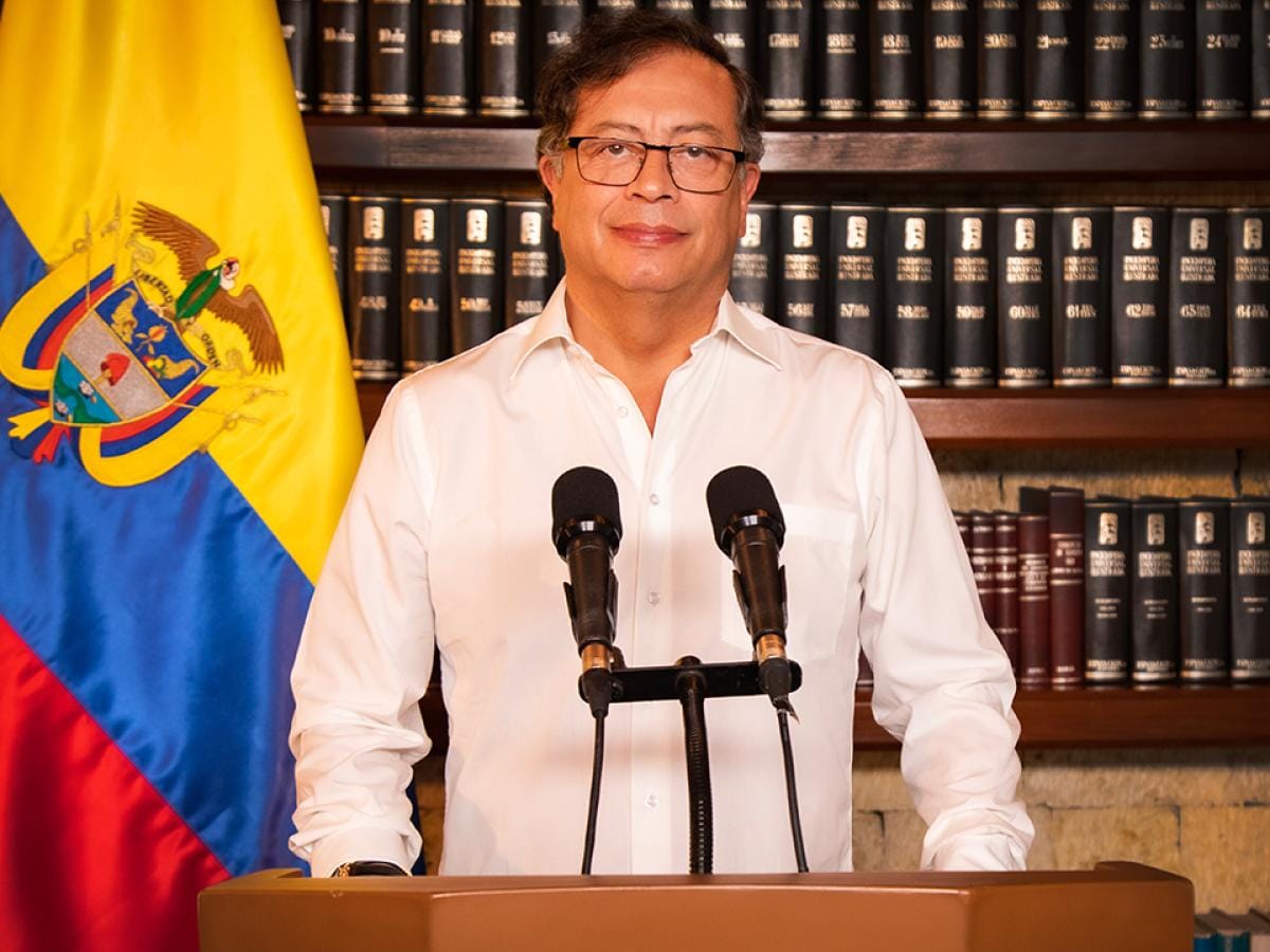 Presidente Gustavo Petro denuncia que Estados Unidos invadirá Venezuela para tener el control del petróleo
