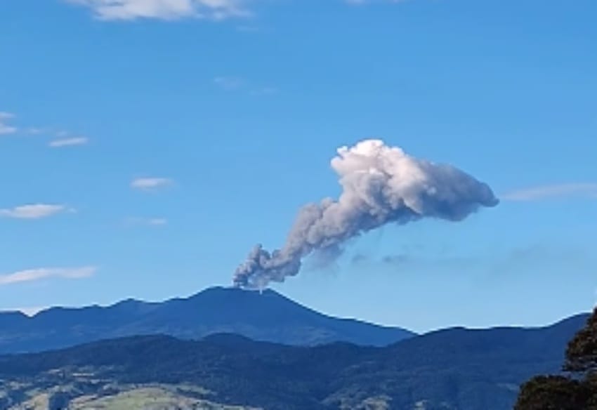 UNGRD activa Sala de Crisis Nacional tras alerta naranja del volcán Puracé