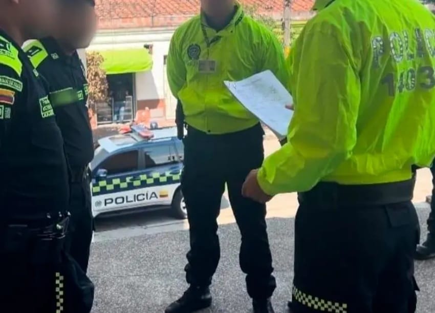 Tres policías capturados en Popayán, al parecer transportaban drogas