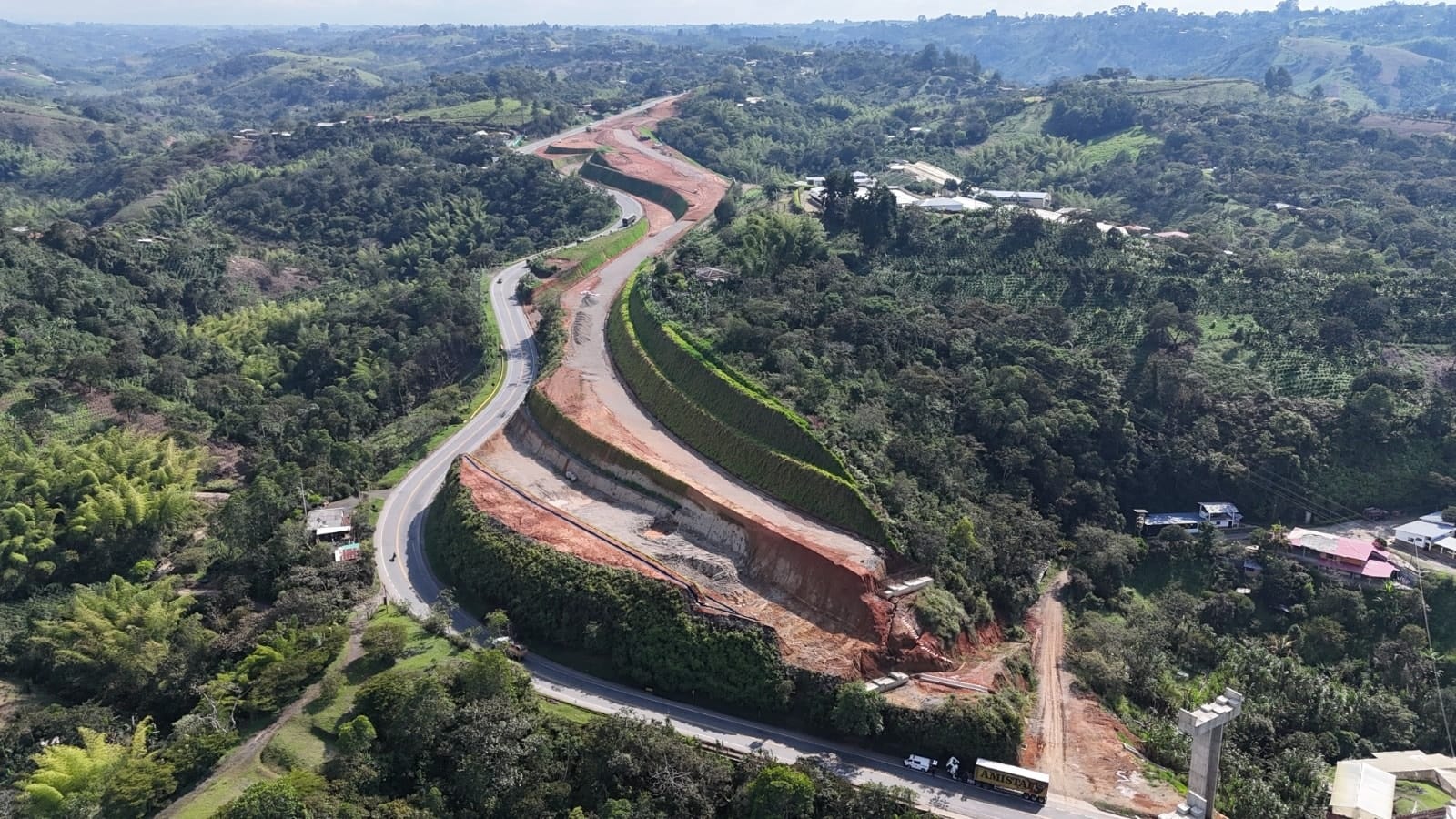 Empresarios piden protección urgente para salvar la doble calzada en el Cauca
