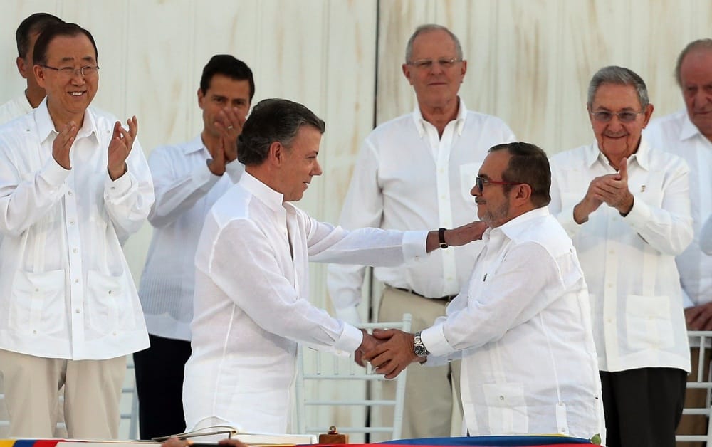 Farc habrían incumplido la entrega de oro y dinero para la reparación de víctimas, según la Contraloría