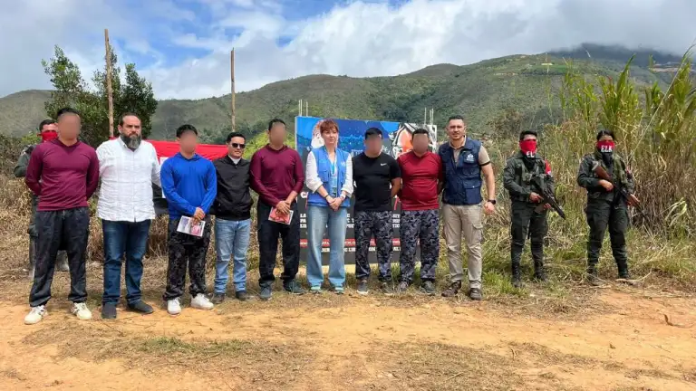 ELN deja en libertad a cinco policías que tenía secuestrados en El Catatumbo