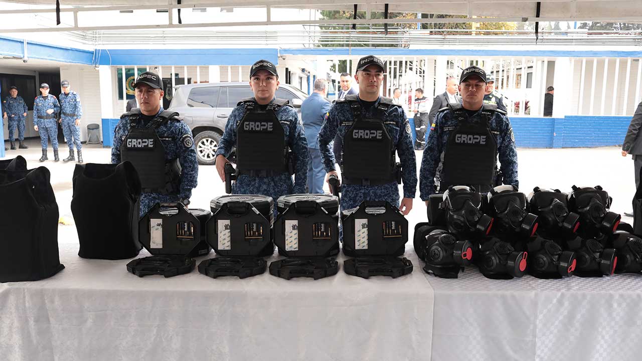 Para mejorar la seguridad del personal penitenciario del país, Gobierno del Cambio entregó dotación por más de $16 mil millones