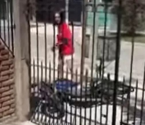 Video viral: mujer arremete contra la moto de su novio tras descubrir que le fue infiel