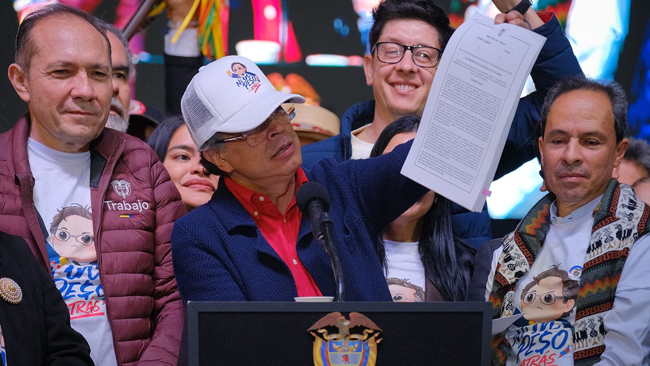 Petro ratifica salario mínimo de $2 millones para 2026 pese a lío jurídico