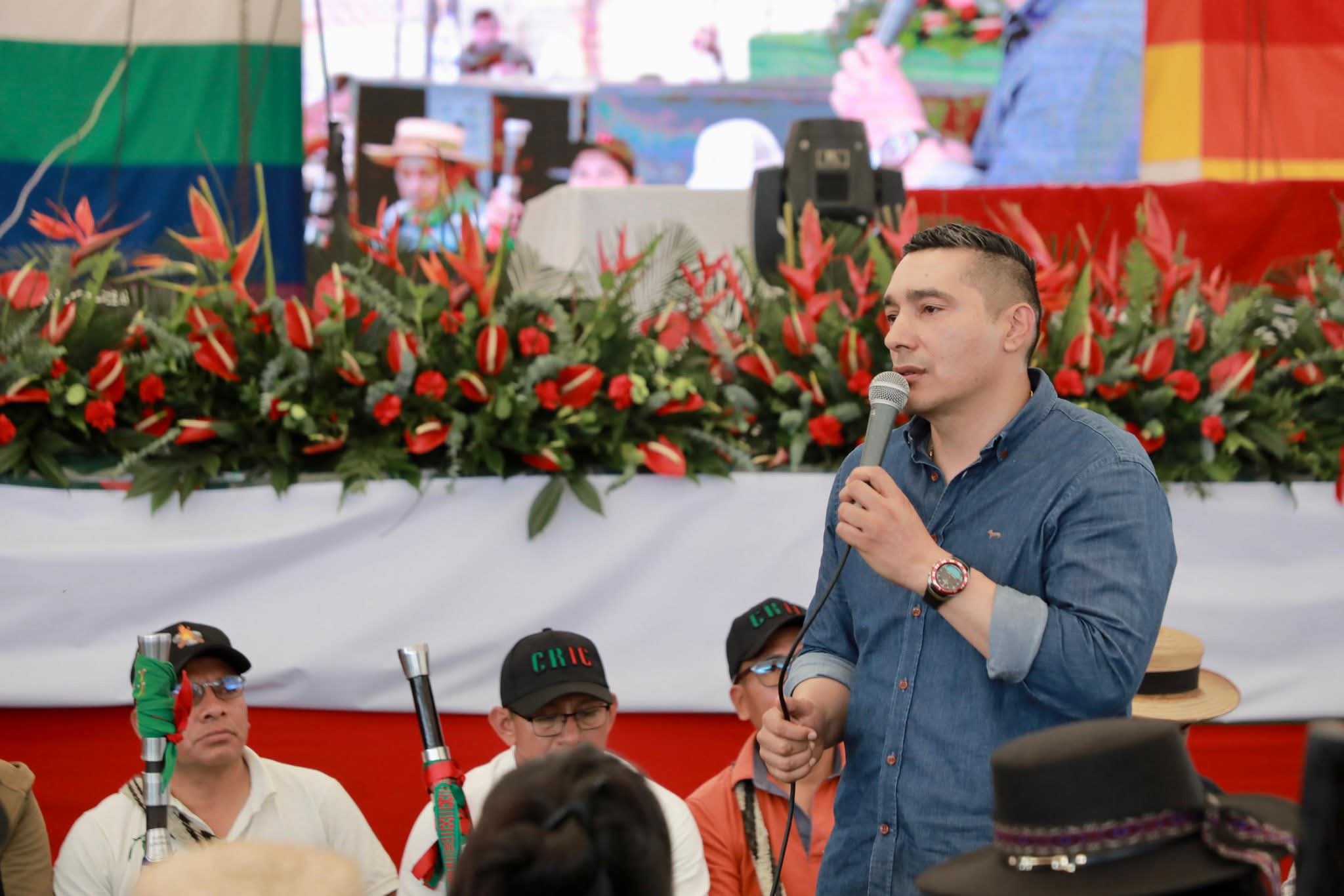 Gobernador del Cauca, Octavio Guzmán, logra acuerdo con comunidades indígenas y evita bloqueos en la Panamericana