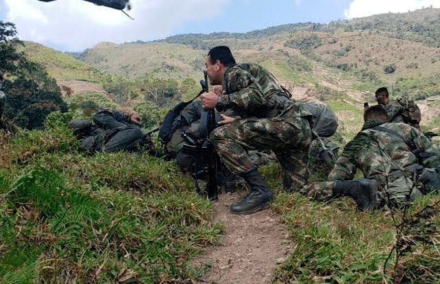 Arde el norte del Cauca: dos soldados heridos tras combates entre el Ejército y las disidencias de las Farc