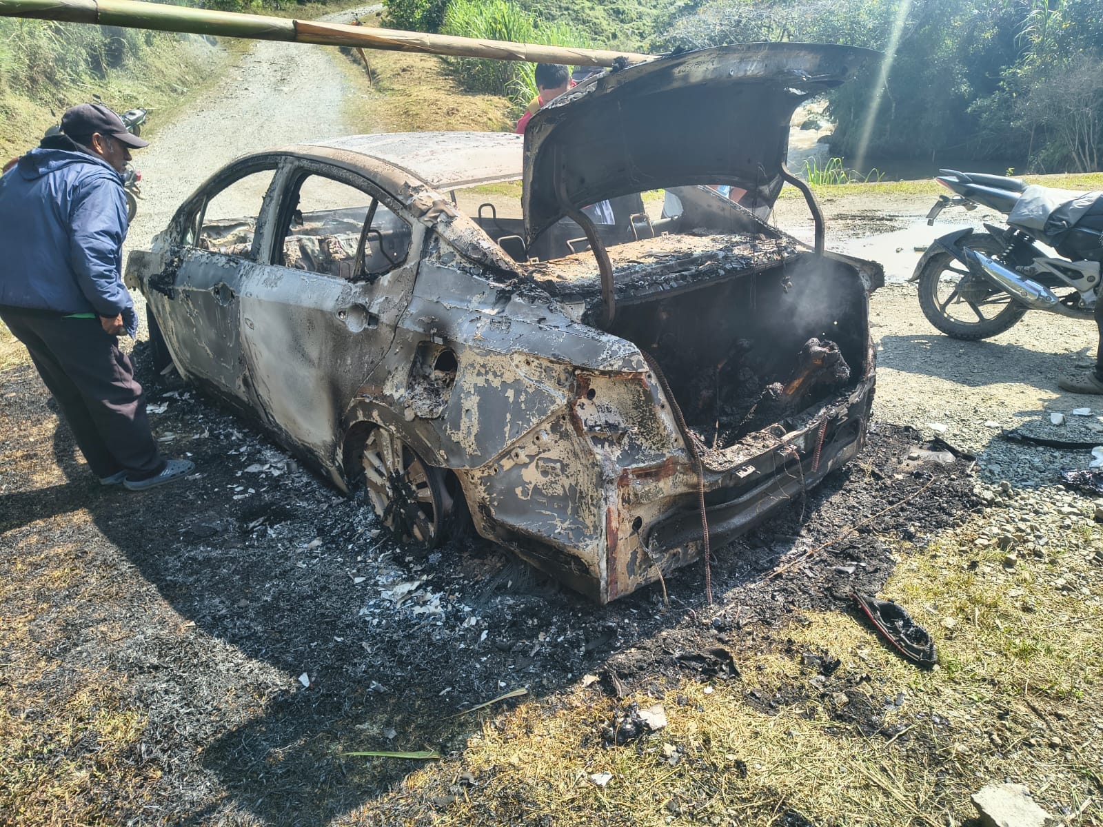 Son tres los cuerpos hallados dentro de un carro incinerado en límites entre Popayán y Cajibío