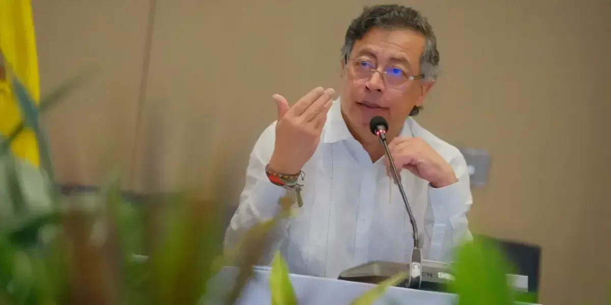 Estados Unidos restablece visa a Gustavo Petro y mandatario aclara polémica por viaje a Chicago