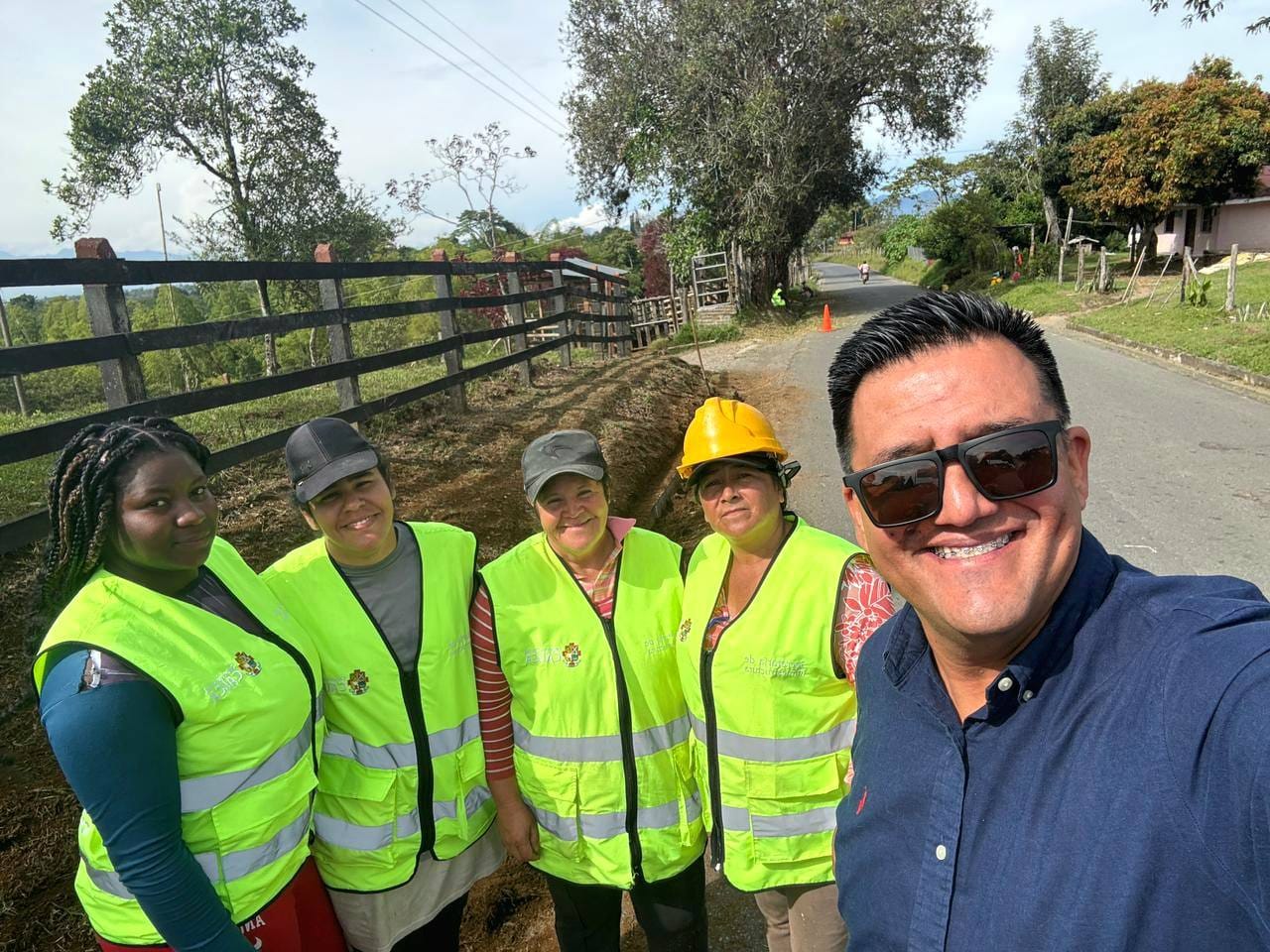 Comunidades lideran mantenimiento vial en el Cauca con apoyo institucional