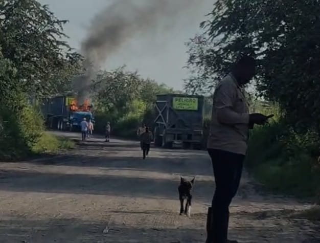 Sujetos armados detuvieron un tren cañero Miranda, Cauca, y después lo incineraron