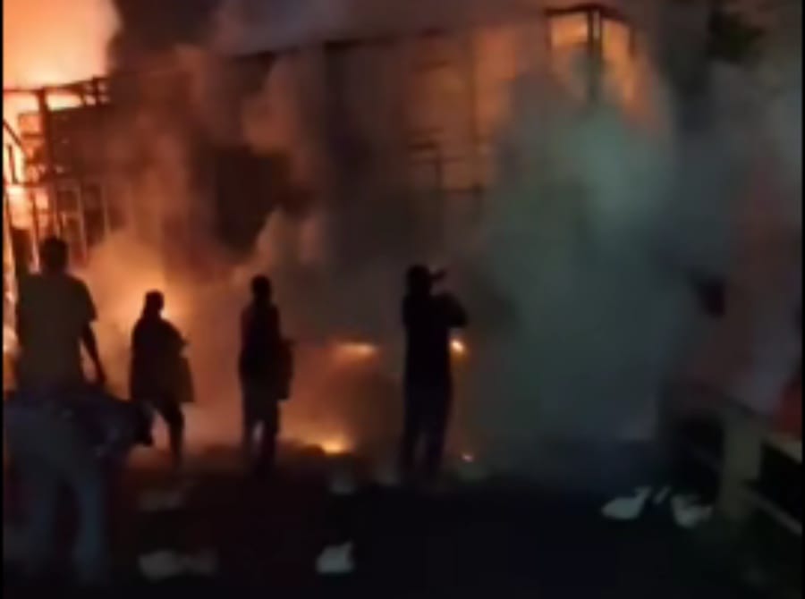 Camión con pollos fue incendiado por hombres armados en Jamundí