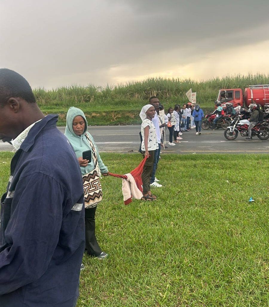 Protestas en el municipio de Guachené, Cauca, por masacre: comunidades bloquean la vía Popayán–Cali exigiendo seguridad