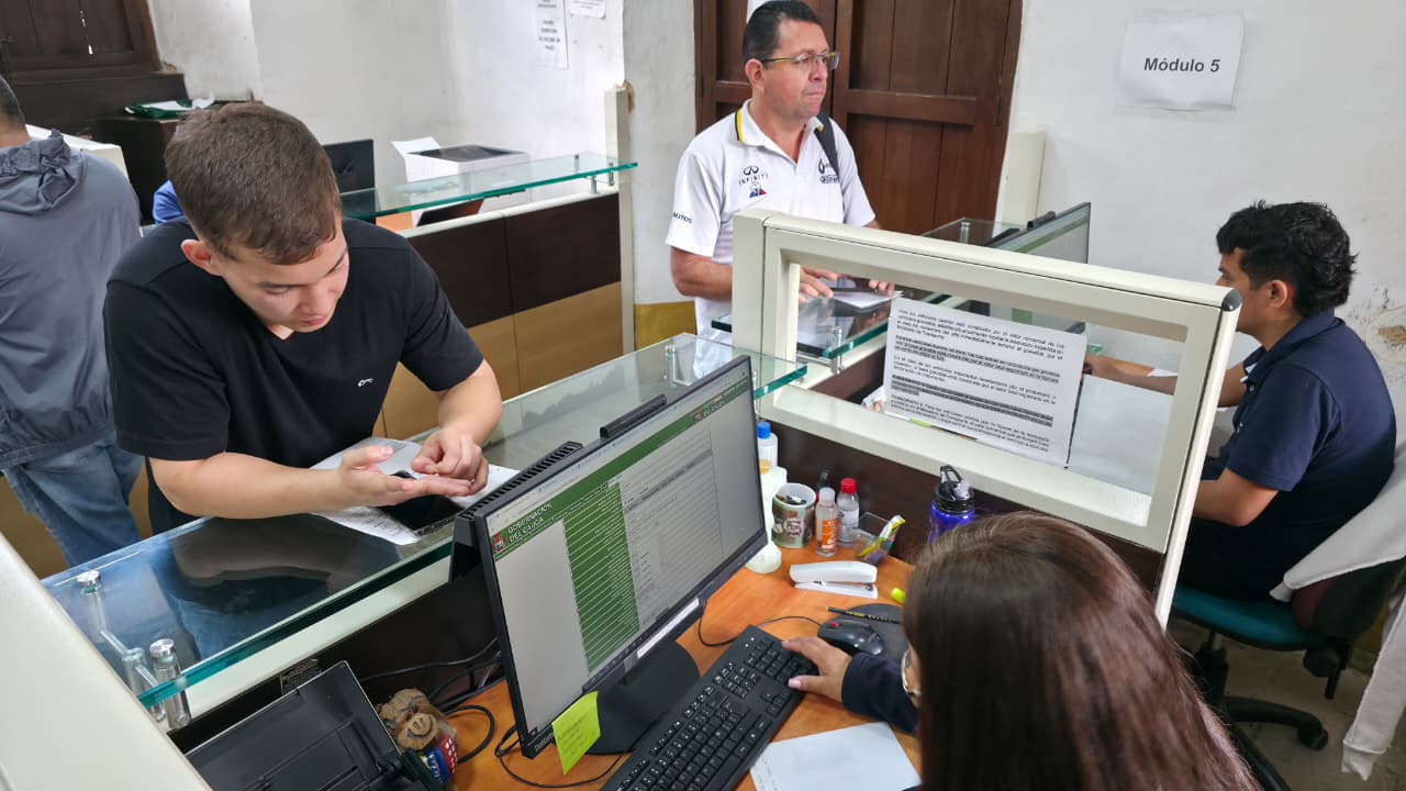 Contribuyentes deben actualizar datos de vehículos para evitar cobros erróneos