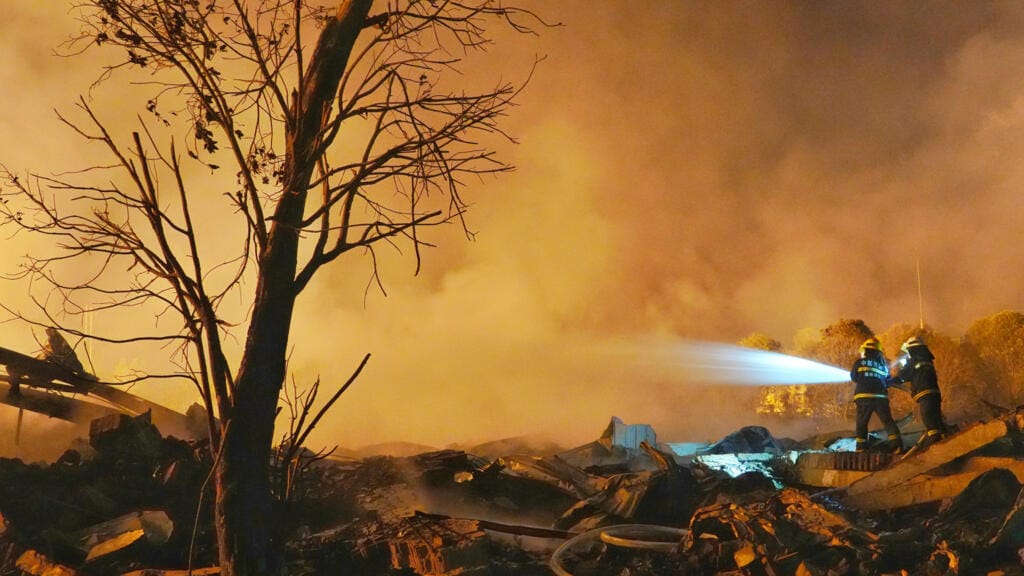 Aumenta a 26 la cifra de muertos por explosión en fábrica de pirotecnia en China