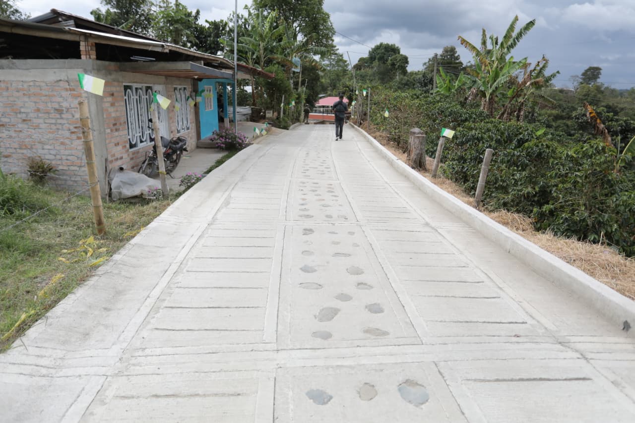 Gobernación del Cauca fortalece el bienestar animal, la movilidad rural y la productividad campesina en Timbío